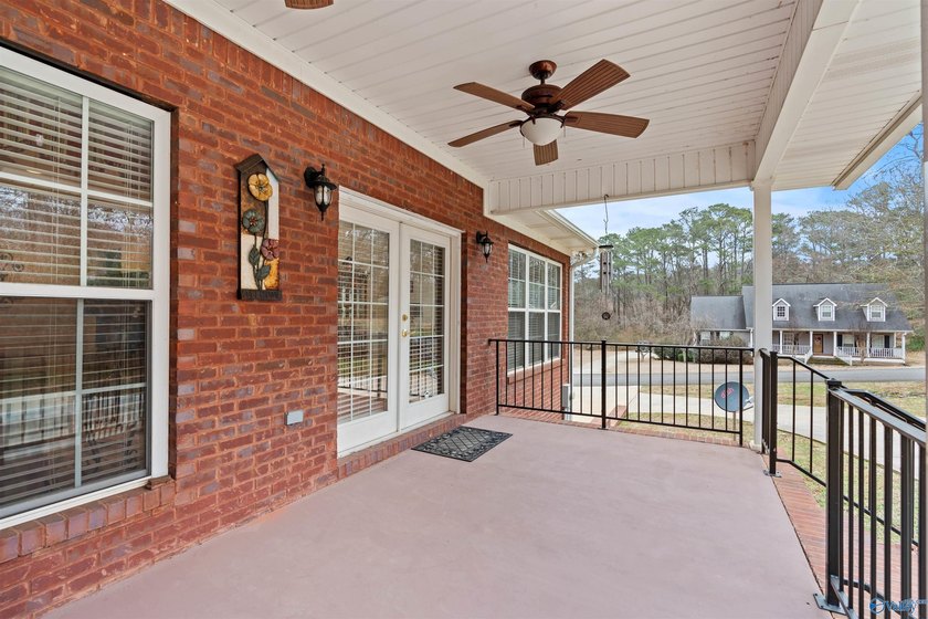 Beautiful home offering 3,876 total finished sqft with 2,388 on - photo 40