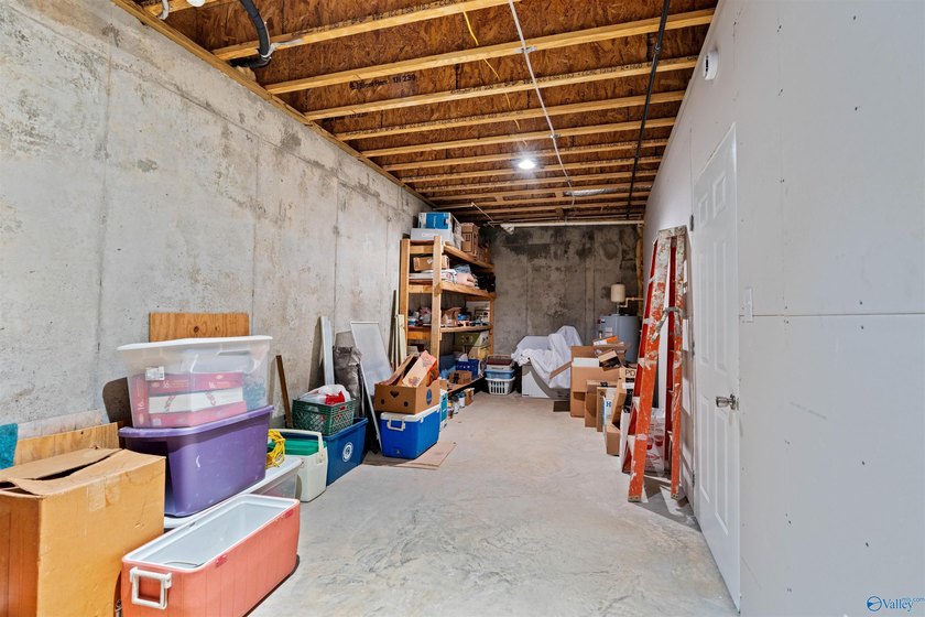 Beautiful home offering 3,876 total finished sqft with 2,388 on - photo 41