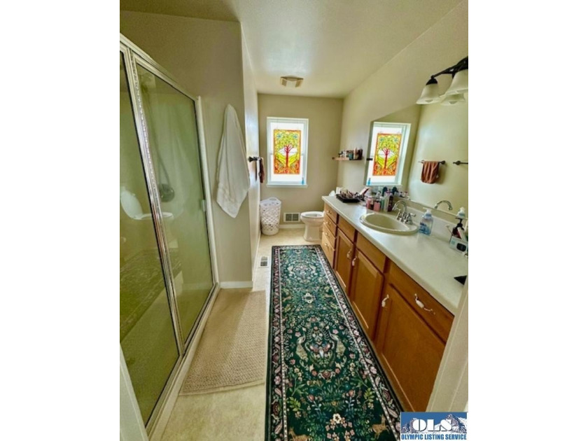 Single living home with water view on a quiet cu-de-sac in the - photo 14