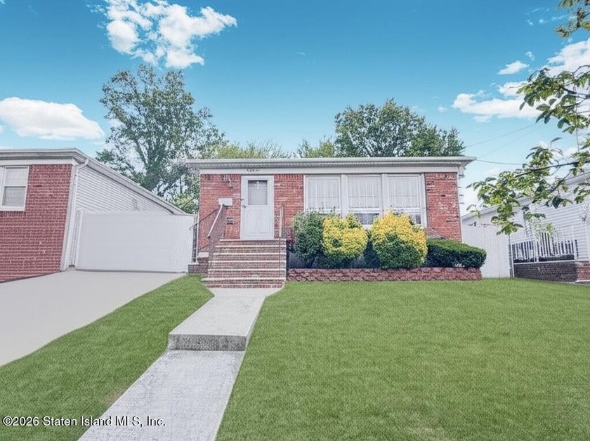 Welcome Home to this 3 bedroom, 3 bath ranch located in the - photo 3