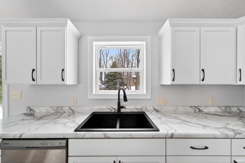 BRAND NEW located in South Shore Green. This floor plan offers - photo 6
