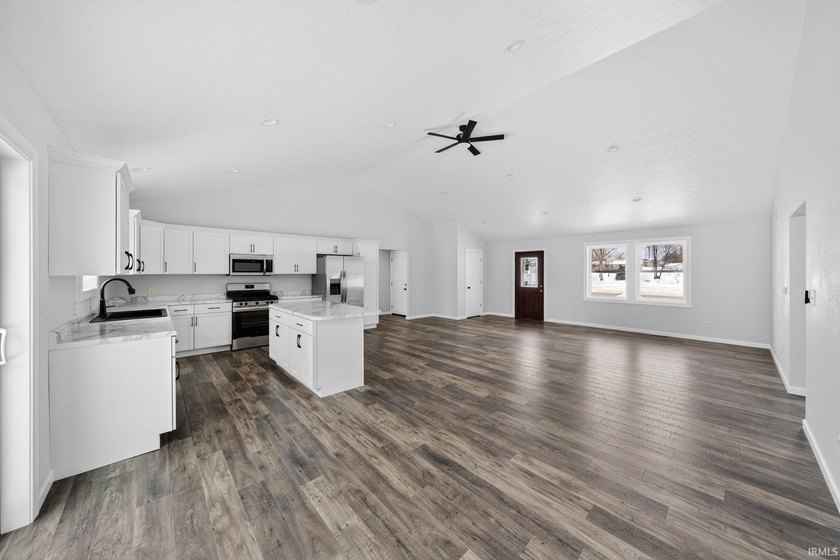 BRAND NEW located in South Shore Green. This floor plan offers - photo 8