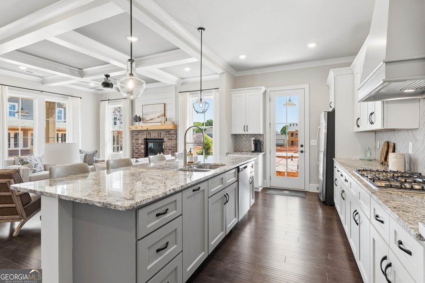 Welcome to this cottage style planning community in the - photo 7