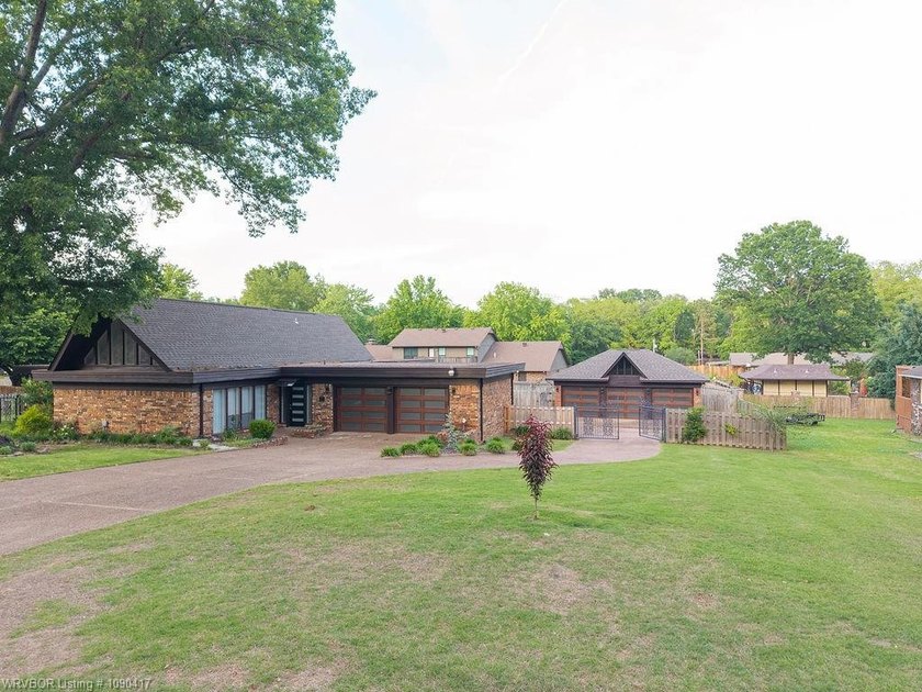 Welcome to this beautifully updated home in the heart of Fort - photo 12