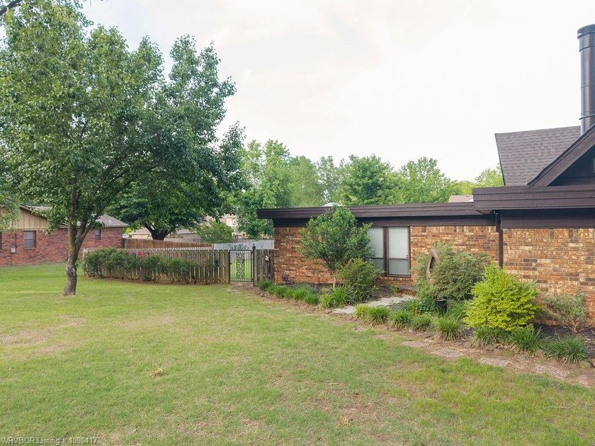 Welcome to this beautifully updated home in the heart of Fort - photo 17