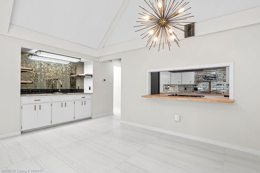 Welcome to this beautifully updated home in the heart of Fort - photo 24