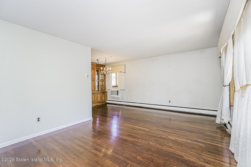 Exceptional Value in Lower Todt Hill! Welcome to this - photo 6