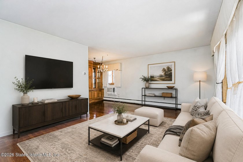 Exceptional Value in Lower Todt Hill! Welcome to this - photo 7