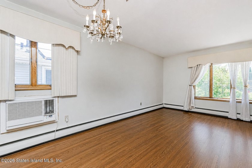 Exceptional Value in Lower Todt Hill! Welcome to this - photo 10