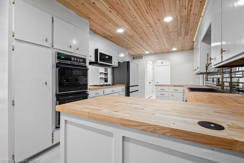 Welcome to this beautifully updated home in the heart of Fort - photo 32