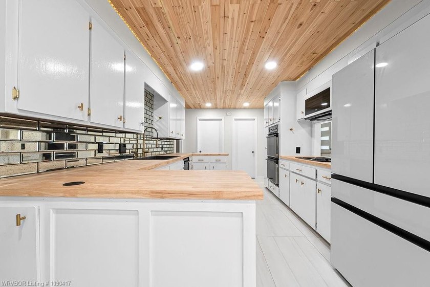 Welcome to this beautifully updated home in the heart of Fort - photo 33