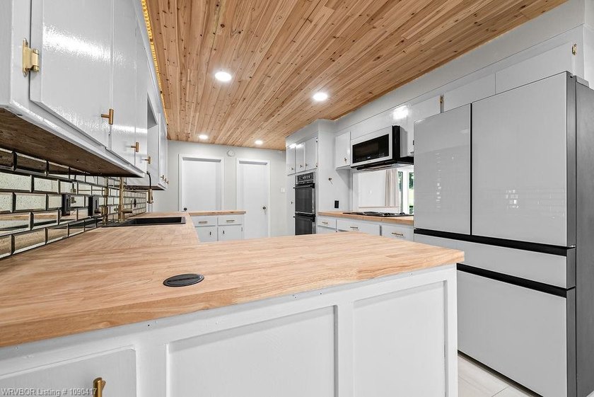 Welcome to this beautifully updated home in the heart of Fort - photo 34