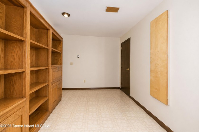 Welcome to 14 Martin Avenue! This spacious detached two-family - photo 9