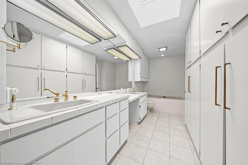 Welcome to this beautifully updated home in the heart of Fort - photo 44
