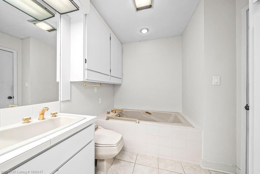 Welcome to this beautifully updated home in the heart of Fort - photo 45