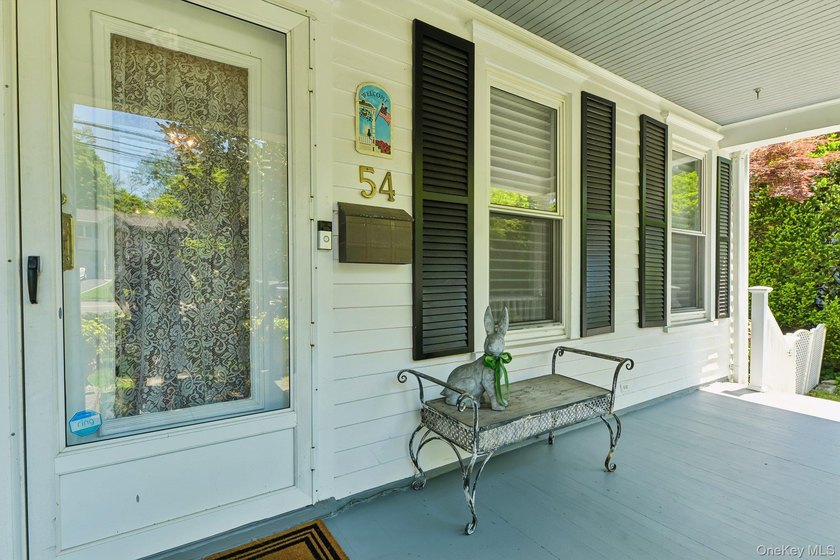 GRACIOUS, CHARMING &amp; ALL DONE! Wonderful Huntington Village - photo 3