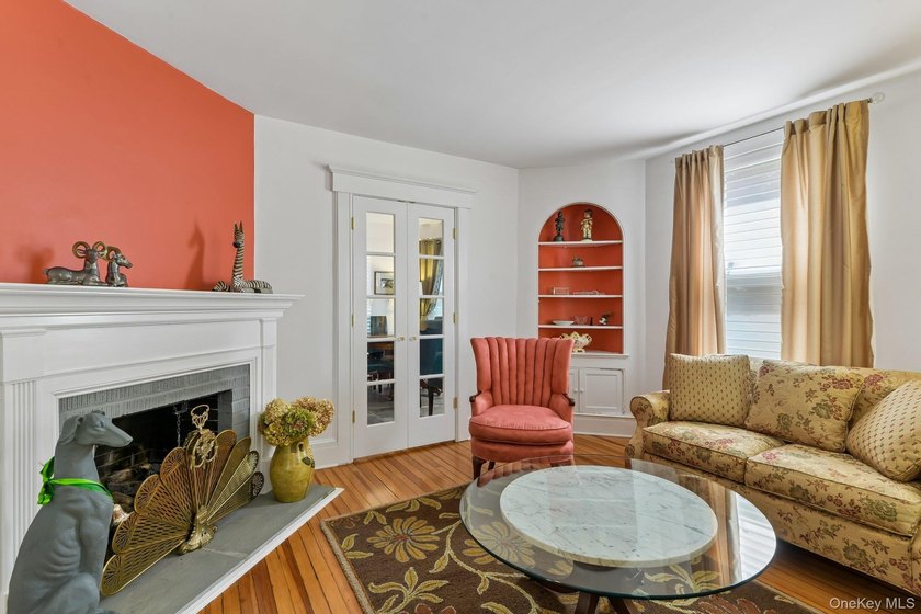GRACIOUS, CHARMING &amp; ALL DONE! Wonderful Huntington Village - photo 7
