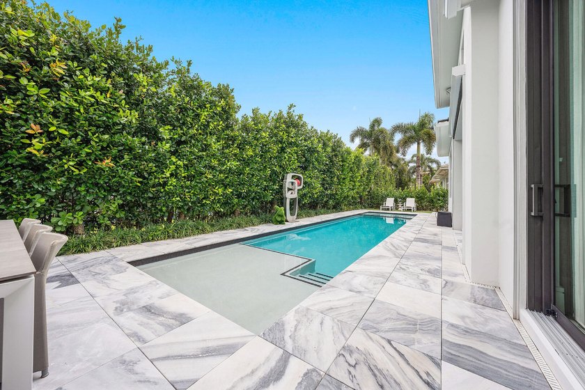2424 Queen Palm Road is a striking modern estate by River Birch - photo 16