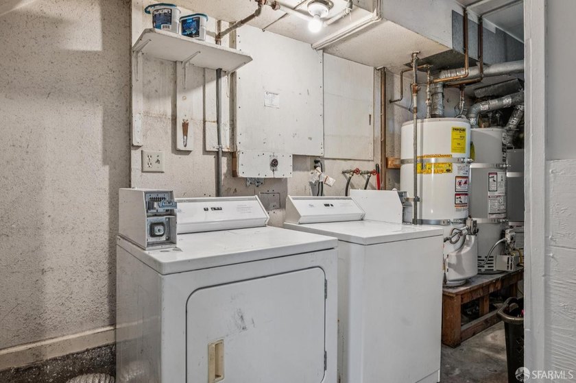 Built in 1992 and boasting generous sized 3br/2ba flats, this - photo 22
