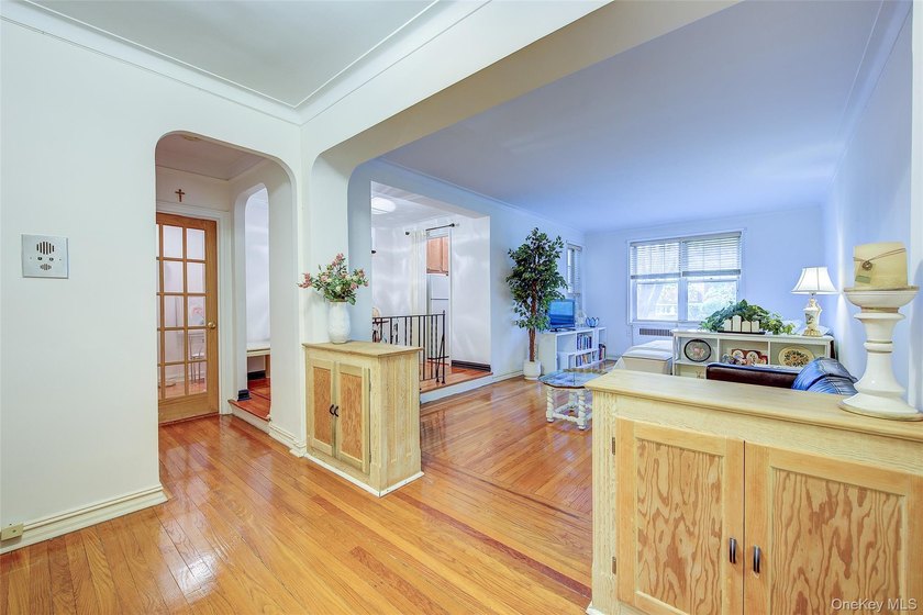 WELCOME TO FOREST HILLS SOUTH. CHARMING STUDIO APARTMENT WITH - photo 3