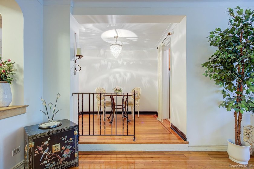 WELCOME TO FOREST HILLS SOUTH. CHARMING STUDIO APARTMENT WITH - photo 7