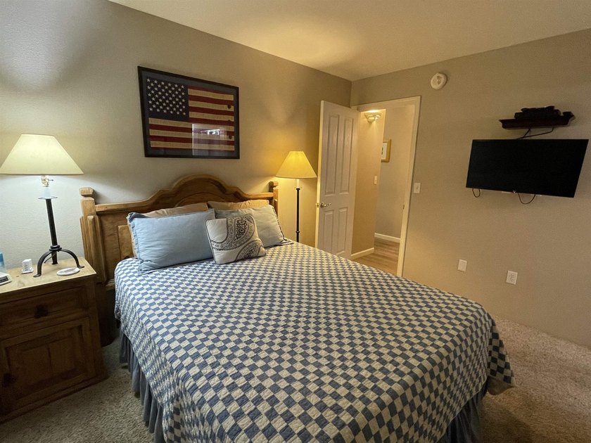 Beautiful lakefront community located on the North Shore of - photo 14