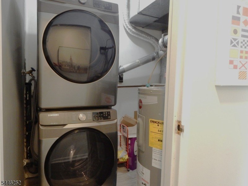 A MUST SEE BEAUTIFULLY RENOVATED 1 BEDROOM, 1 FULL BATH UNIT - photo 12