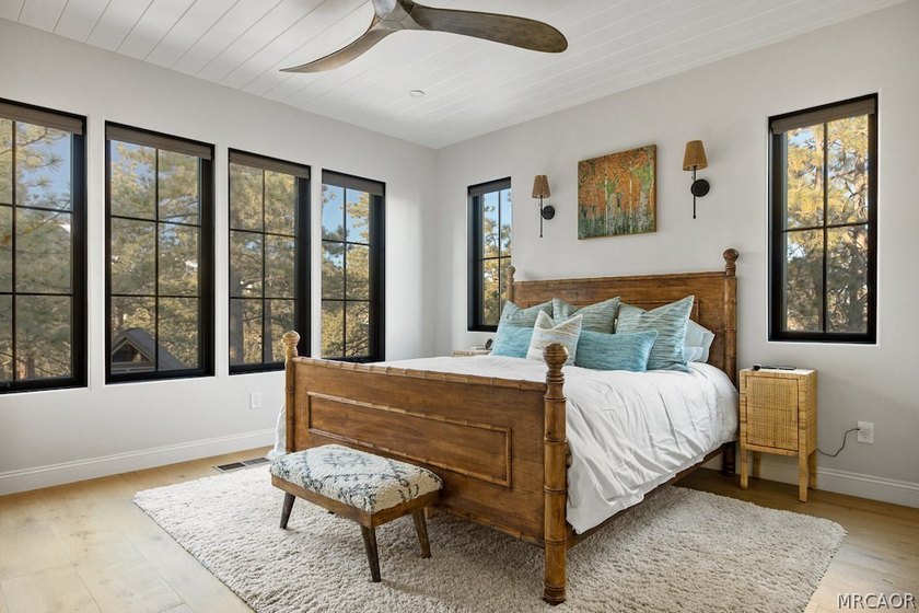 Stunning 4-Bedroom, 3-Bath home with Lake &amp; Ski Slope Views in - photo 13