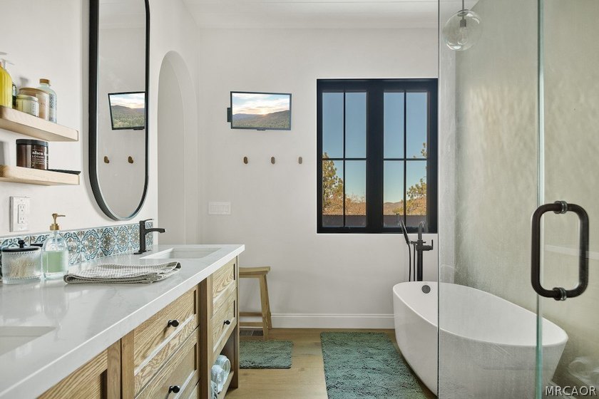 Stunning 4-Bedroom, 3-Bath home with Lake &amp; Ski Slope Views in - photo 15