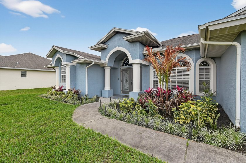 Beautifully updated 3 bed, 2 bath CBS home with a 2 car garage - photo 5