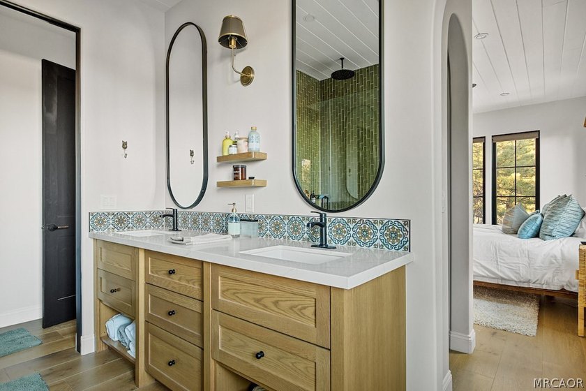 Stunning 4-Bedroom, 3-Bath home with Lake &amp; Ski Slope Views in - photo 17