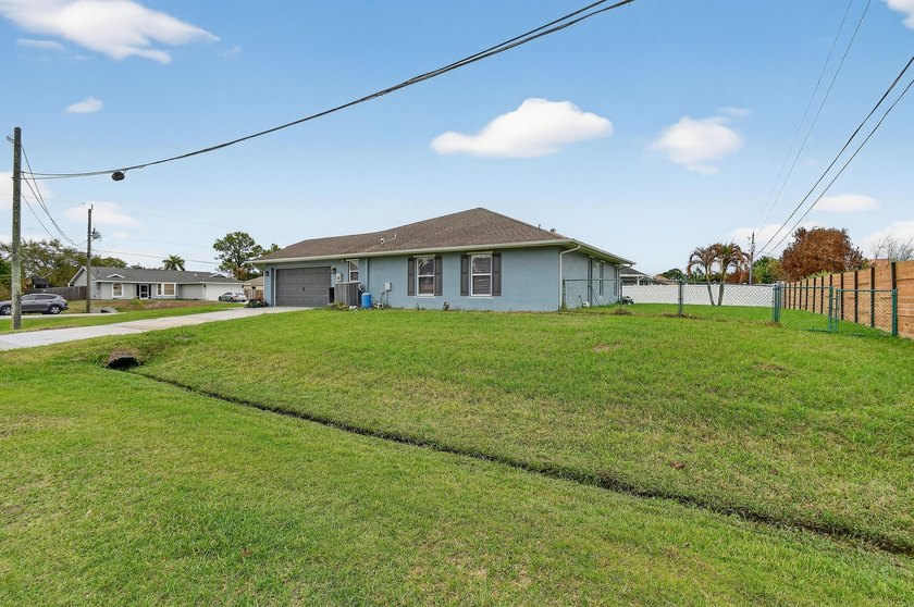 Beautifully updated 3 bed, 2 bath CBS home with a 2 car garage - photo 7
