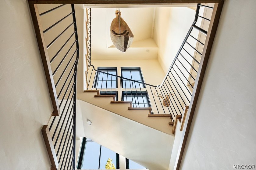 Stunning 4-Bedroom, 3-Bath home with Lake &amp; Ski Slope Views in - photo 23