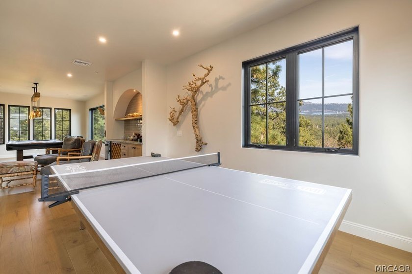 Stunning 4-Bedroom, 3-Bath home with Lake &amp; Ski Slope Views in - photo 25