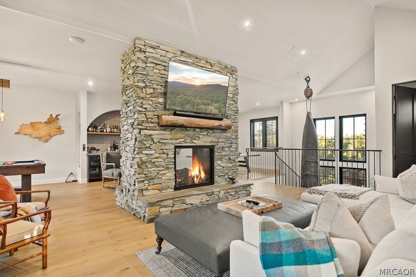 Stunning 4-Bedroom, 3-Bath home with Lake &amp; Ski Slope Views in - photo 36