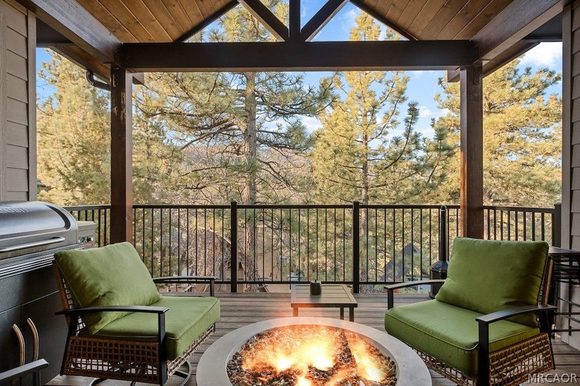 Stunning 4-Bedroom, 3-Bath home with Lake &amp; Ski Slope Views in - photo 37