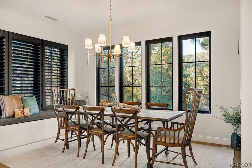 Stunning 4-Bedroom, 3-Bath home with Lake &amp; Ski Slope Views in - photo 39