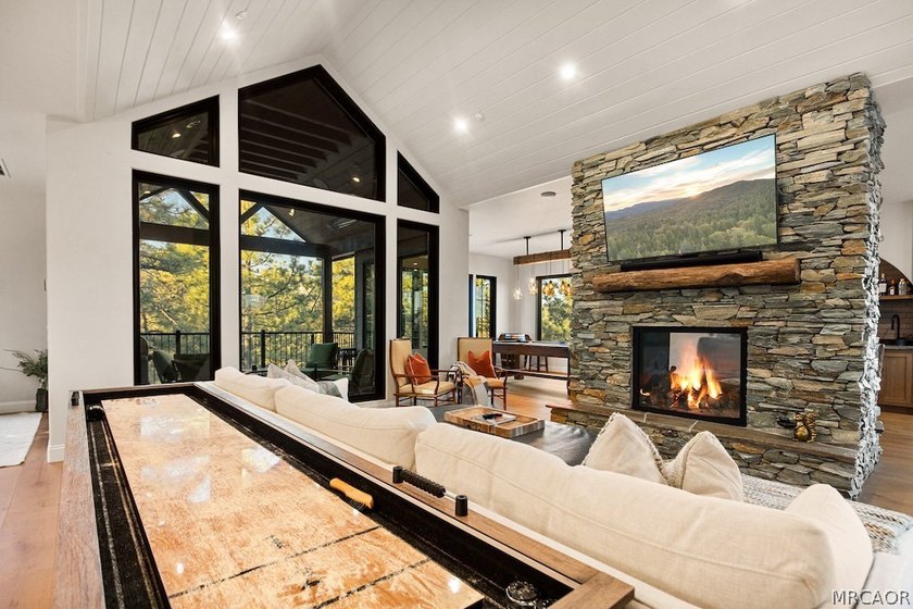 Stunning 4-Bedroom, 3-Bath home with Lake &amp; Ski Slope Views in - photo 41