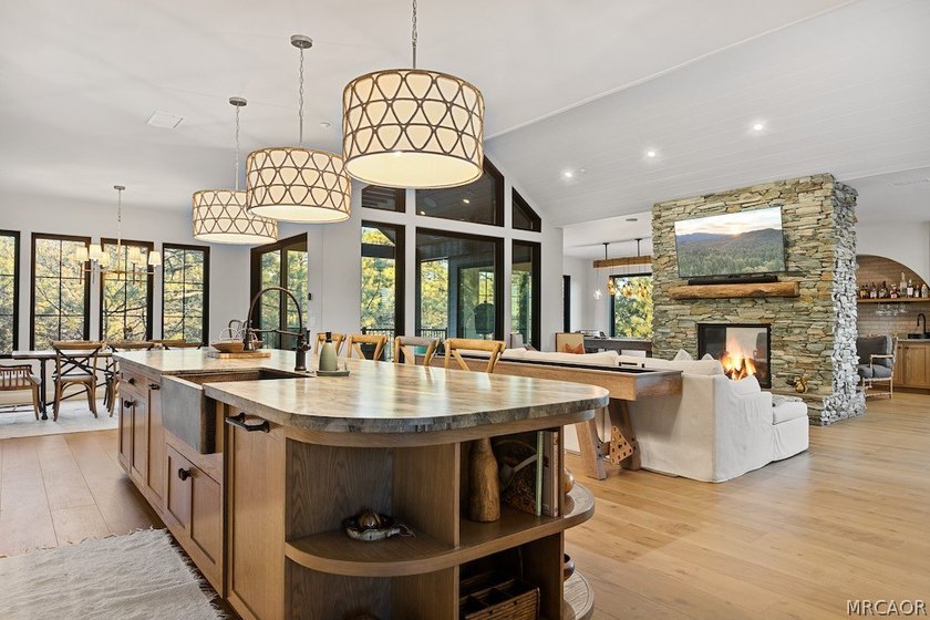 Stunning 4-Bedroom, 3-Bath home with Lake &amp; Ski Slope Views in - photo 42