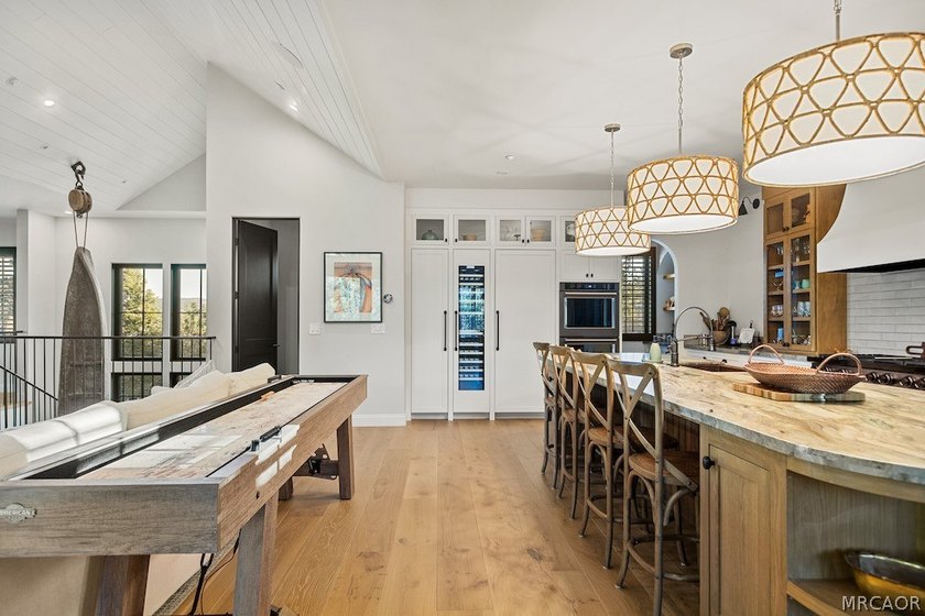 Stunning 4-Bedroom, 3-Bath home with Lake &amp; Ski Slope Views in - photo 44
