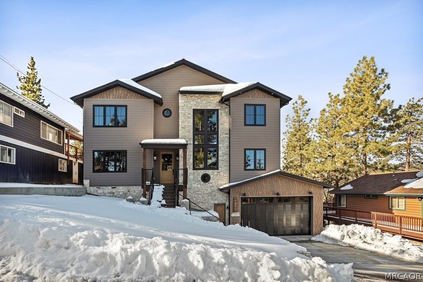 Stunning 4-Bedroom, 3-Bath home with Lake &amp; Ski Slope Views in - photo 47
