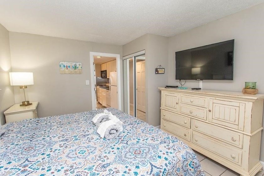 This one-bedroom condo comes fully furnished. It is perfect as a - photo 3