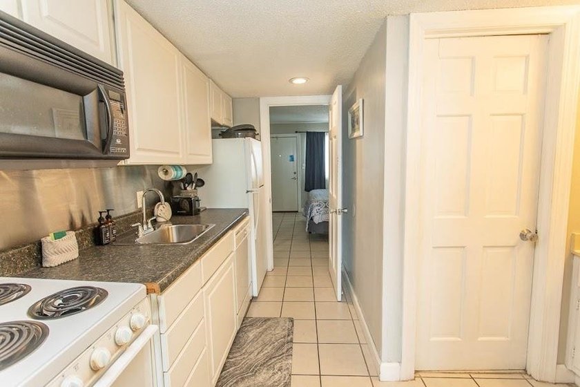 This one-bedroom condo comes fully furnished. It is perfect as a - photo 10