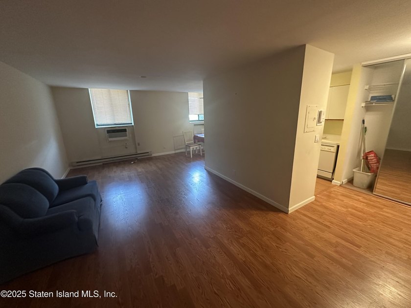 Wonderful 1 bedroom condo on first level close to all - photo 7
