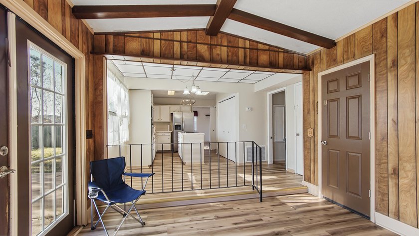Spacious two-story home located in the established Venetian - photo 11