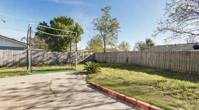 Spacious two-story home located in the established Venetian - photo 13