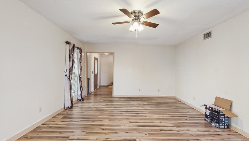 Spacious two-story home located in the established Venetian - photo 21