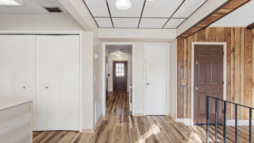 Spacious two-story home located in the established Venetian - photo 24