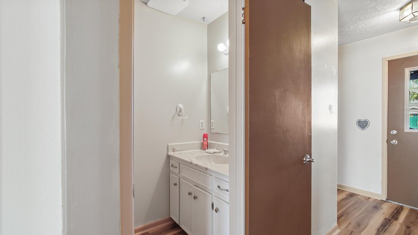 Spacious two-story home located in the established Venetian - photo 31