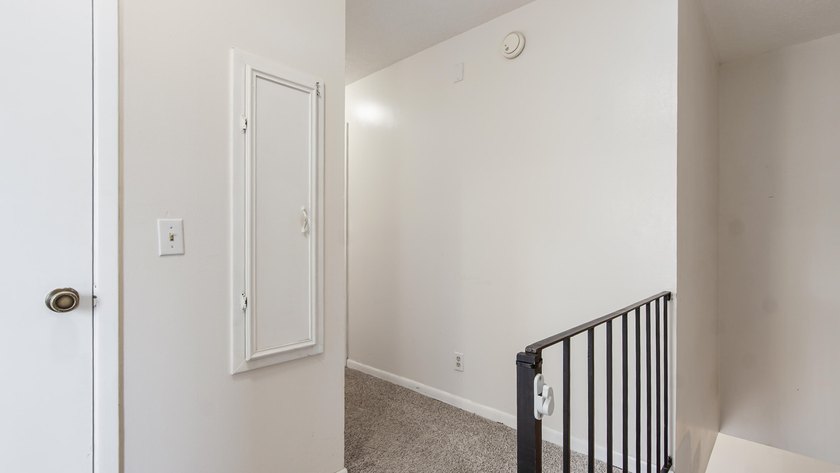 Spacious two-story home located in the established Venetian - photo 32